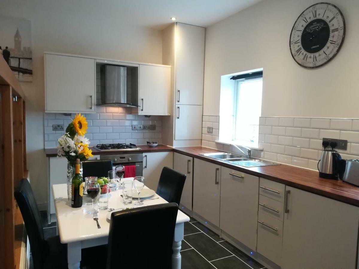 Stunning, 2 Bedroom, Ground Floor Apartment, Uplands, Суонзи Екстериор снимка